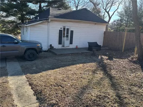 4502 Orchard Rd, Saint Joseph, MO 64506