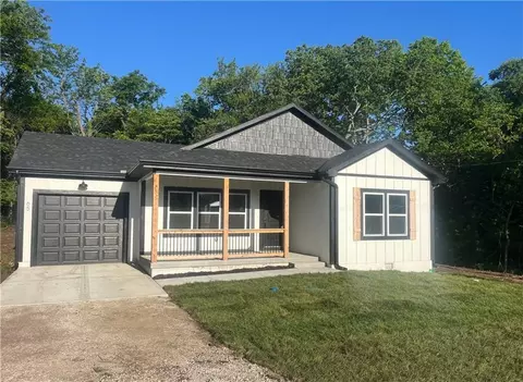 65 Rose Marie Dr, Linn Valley, KS 66040