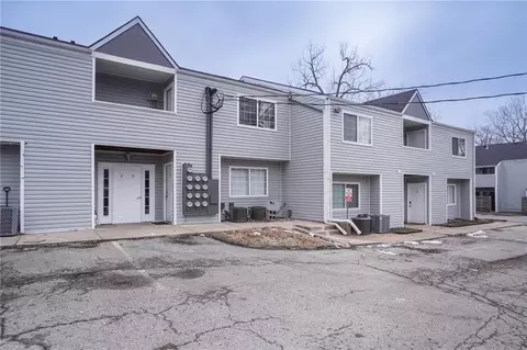 1505 W 25th Ct, Lawrence, KS 66046