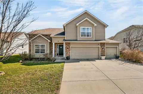 10201 N Willow Ave, Kansas City, MO 64157