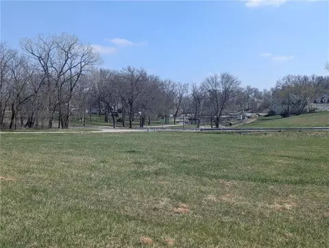 1862 Lake Viking Terrace, Gallatin, MO 64640