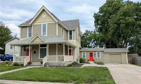 204 SE 1st St, Lees Summit, MO 64063