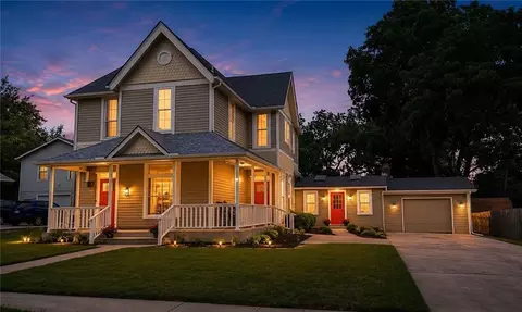 204 SE 1st St, Lees Summit, MO 64063