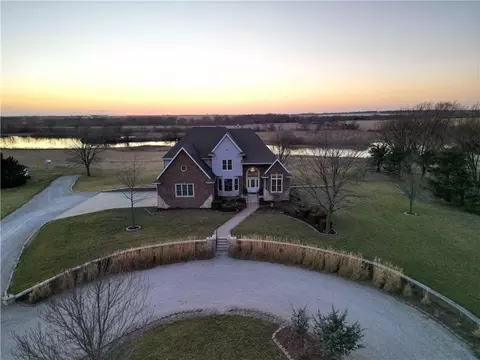 4631 S Country Club Rd, Chanute, KS 66720