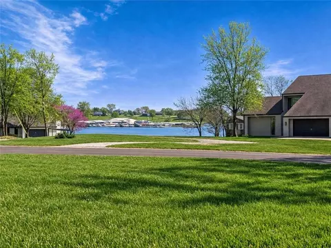1878 Lake Viking Terrace, Gallatin, MO 64640