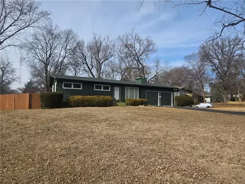 8014 Falmouth St, Prairie Village, KS 66208