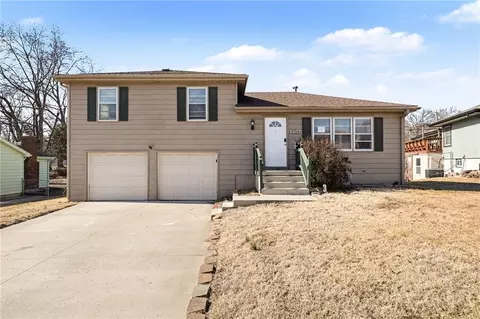 8704 Kentucky Ave, Raytown, MO 64138