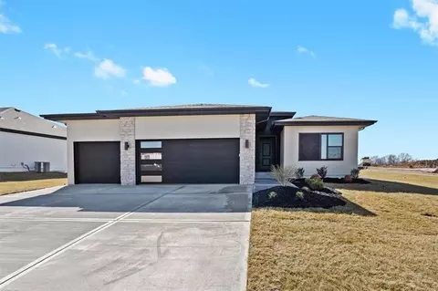 1227 Larkspur Pl, Raymore, MO 64083