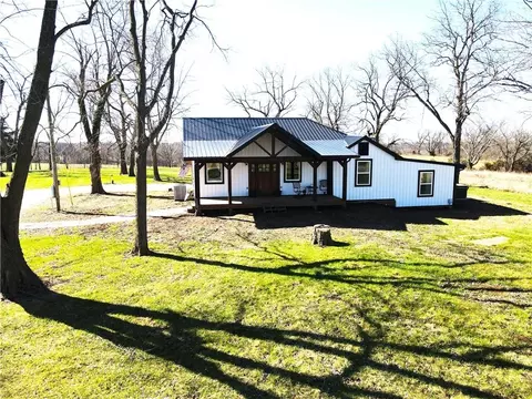 786 NW 100th Rd, Centerview, MO 64019