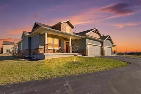 11782 S Deer Run St #12, Olathe, KS 66061