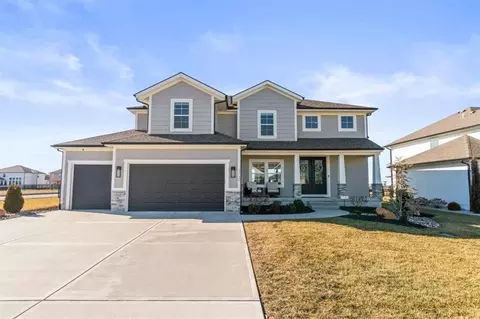 3130 SW Blue Ribbon St, Lees Summit, MO 64082