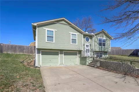 20242 E 17th Street Ct, Independence, MO 64056