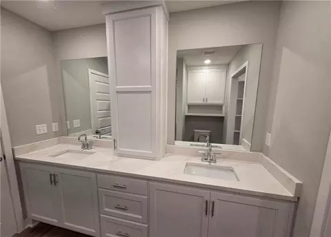 Bath - 32 E 7th St, Adrian, MO 64720 photo 4 of 6