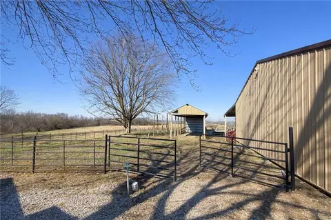 Exterior - 1044 SW 101st Rd, Chilhowee, MO 64733 photo 9 of 11