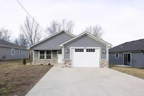 609 W Dryden St, Odessa, MO 64076