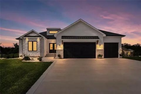 1 S Buffalo Ridge Ct, Lake Winnebago, MO 64034