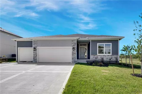 18585 W 195 St, Spring Hill, KS 66083