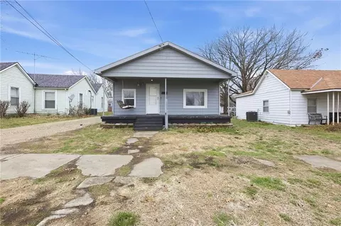 140 Walnut Ave, Osawatomie, KS 66064