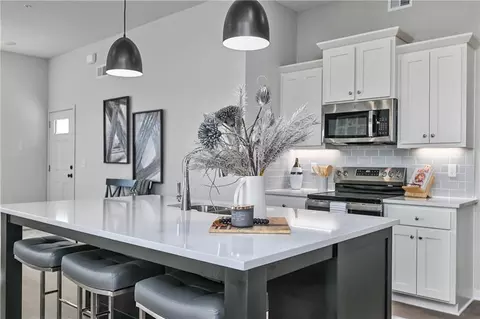 131 S Diane Dr, Olathe, KS 66061