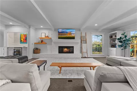 9504 W 106th St, Overland Park, KS 66212