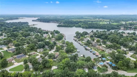 244 N Winnebago Dr, Lake Winnebago, MO 64034