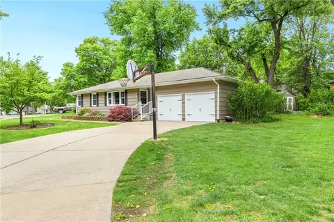 6700 Marty St, Overland Park, KS 66204