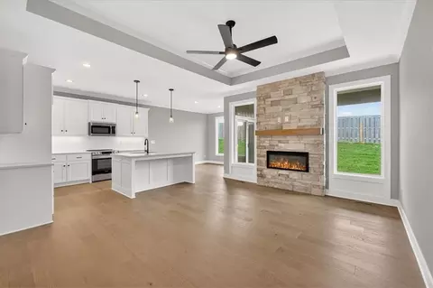 25050 W 94th Ter, Lenexa, KS 66227
