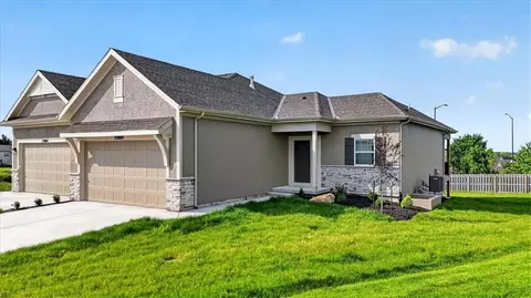 25069 W 94th Ter, Lenexa, KS 66227