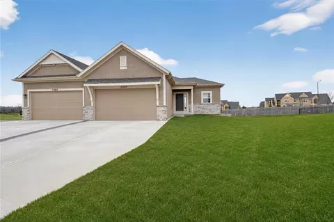 25069 W 94th Ter, Lenexa, KS 66227