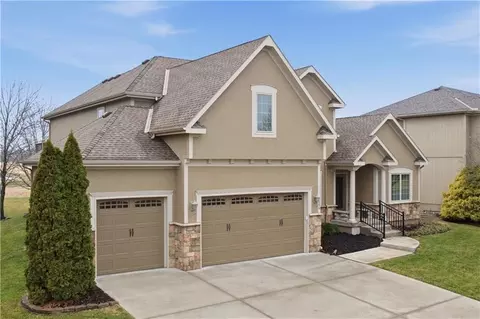 Exterior - 1559 Brompton Ln, Raymore, MO 64083 photo 3 of 9