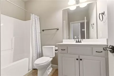 Bath - 1559 Brompton Ln, Raymore, MO 64083 photo 5 of 7