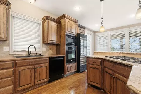 Kitchen - 1559 Brompton Ln, Raymore, MO 64083 photo 4 of 6