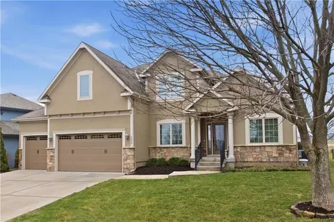 Exterior - 1559 Brompton Ln, Raymore, MO 64083 photo 2 of 9
