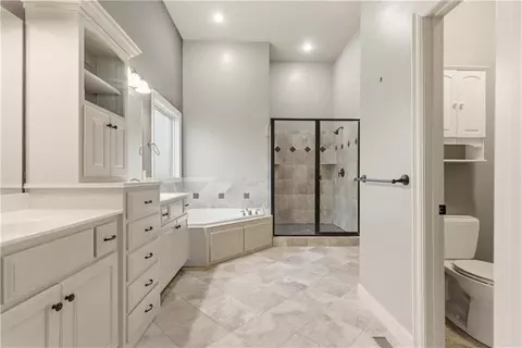 Bath - 1559 Brompton Ln, Raymore, MO 64083 photo 1 of 7