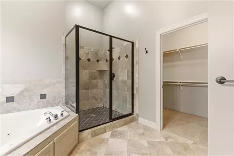 Bath - 1559 Brompton Ln, Raymore, MO 64083 photo 2 of 7