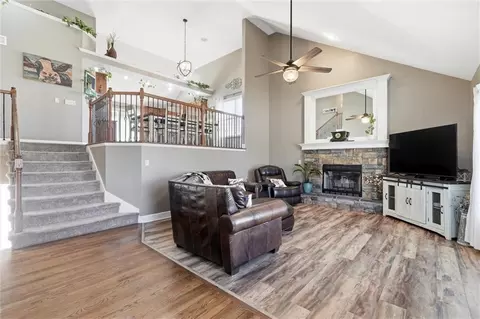 803 Mulberry St, Pleasant Hill, MO 64080