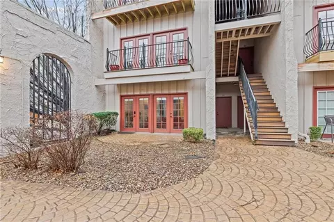 1111 W 46th St #34, Kansas City, MO 64112