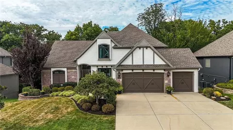 14670 NW 66th St, Parkville, MO 64152