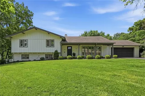 1901 W 70th St, Mission Hills, KS 66208