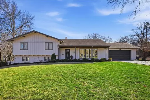 1901 W 70th St, Mission Hills, KS 66208