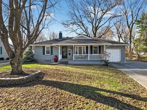1005 NW Maple St, Lees Summit, MO 64063