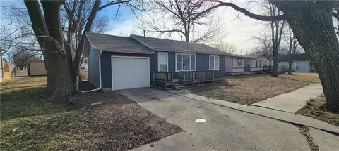 309 S 4th St, Iola, KS 66749