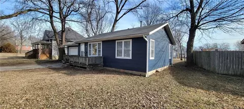 309 S 4th St, Iola, KS 66749