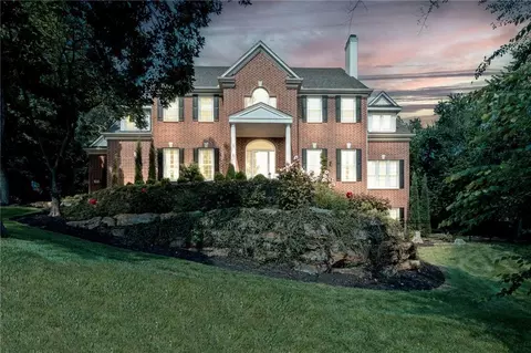 16931 S Highland Ridge Dr, Loch Lloyd, MO 64012
