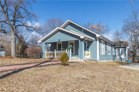 9400 E 9th St, Independence, MO 64053