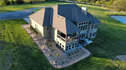 18401 Ssr-w Hwy, Smithville, MO 64089
