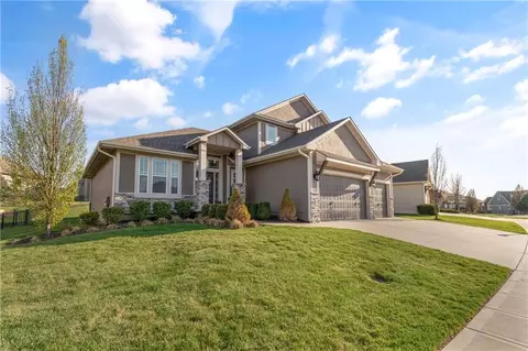 13105 W 171st St, Overland Park, KS 66221