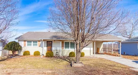 508 W 19th St, Higginsville, MO 64037