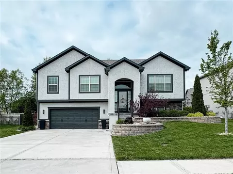 904 SW 35th St, Lees Summit, MO 64082