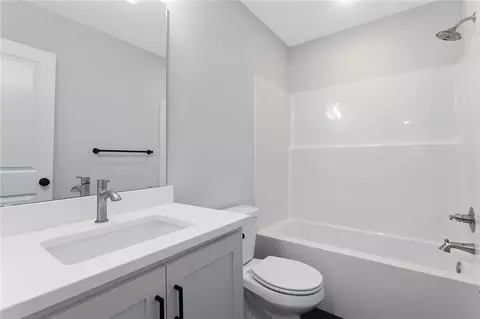 Bath - 655 S Ranson Pl, Independence, MO 64056 photo 4 of 4